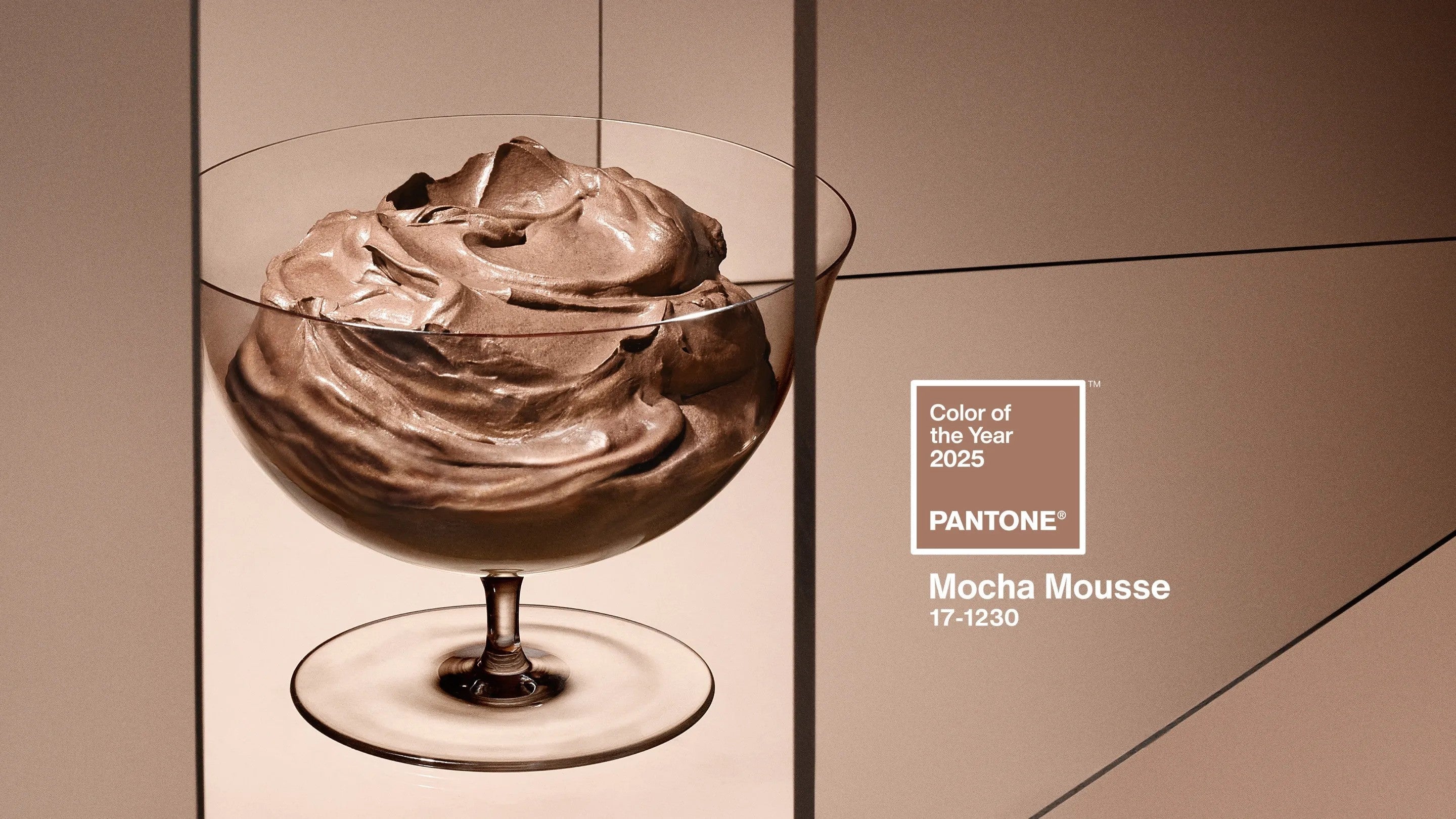 The Latest Jewelry Trends: Yellow Gold, Vibrant Colors, and Pantone 2025 Color Mocha Mousse